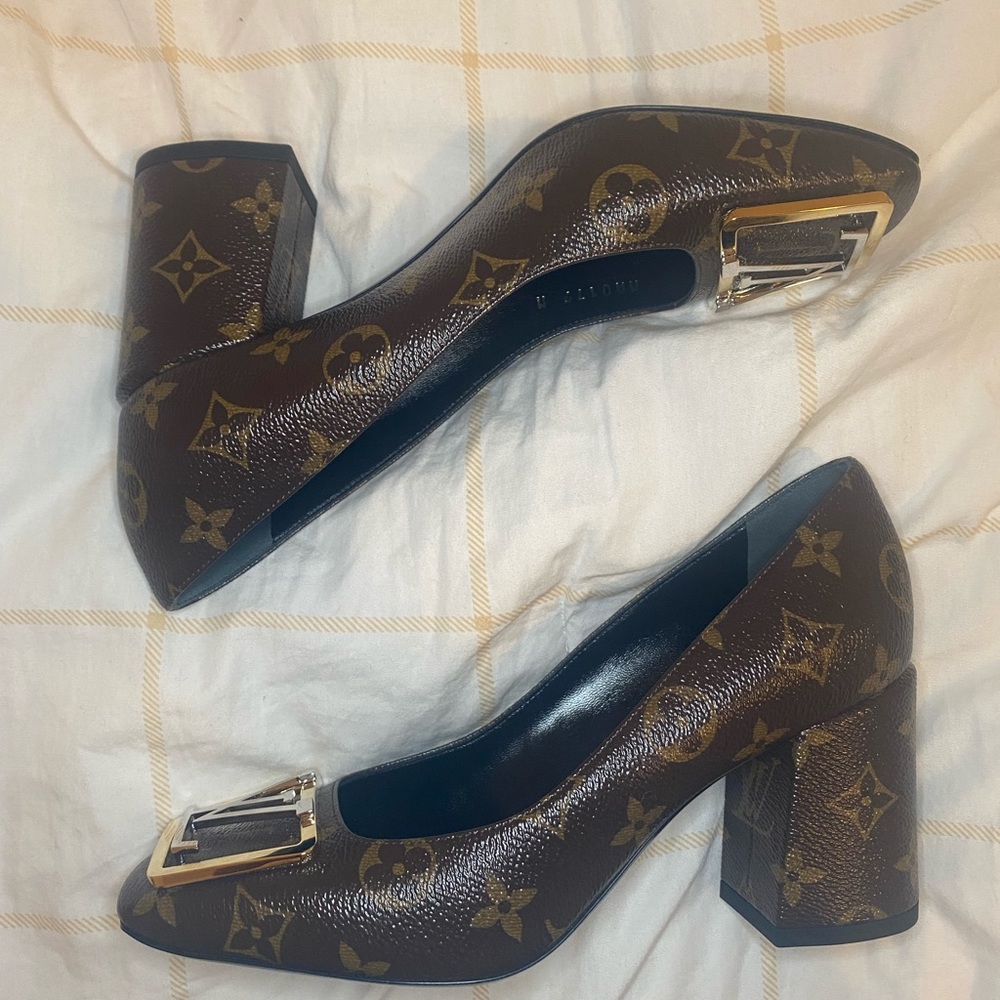 Louis Vuitton Monogram Canvas Madeleine Pumps 37.5